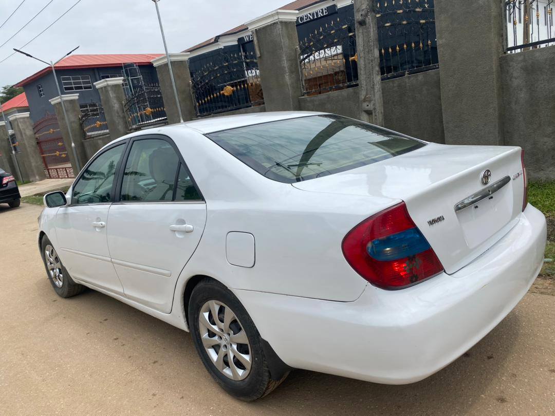 A picture of 2004 Toyota Camry