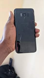 A picture of Sumsung s8 plus