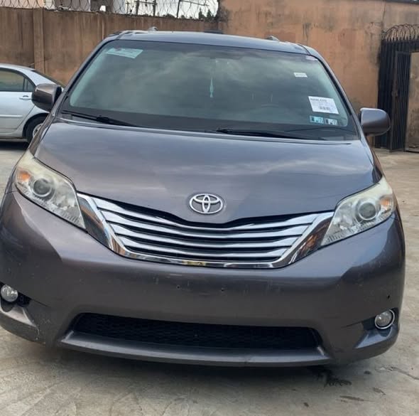 A picture of Foreign used 2011 Toyota sienna Accident free May 2026 entry