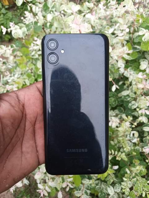 A picture of SAMSUNG A04E