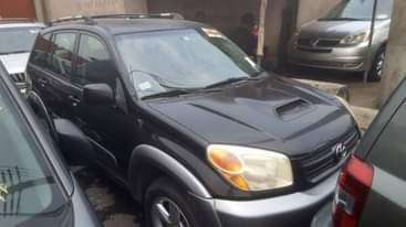 A picture of URGENT BUYERS 09137495414 CLEAN Toyota RAV4 Year 2004 Model Foreign