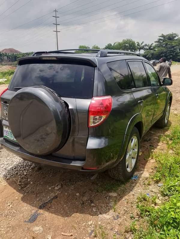 A picture of NEATLY USED TOYOTA RAV4 2009 MODEL PRICE 5.6M LOCATION Abuja