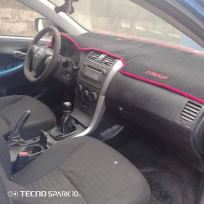A picture of Toyota Corolla 2012 manual transmission