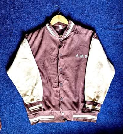A picture of College jacket six batan