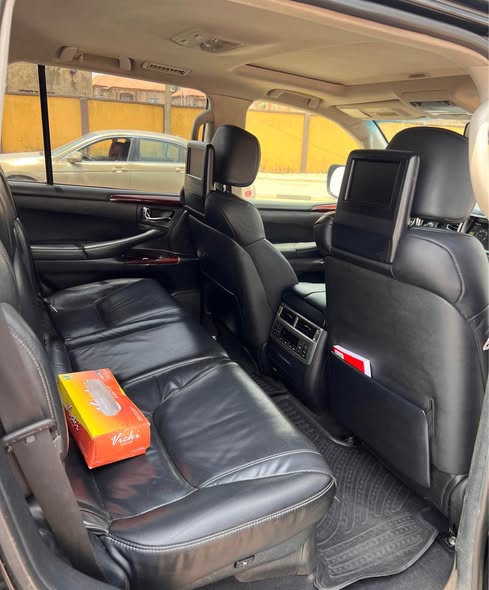 A picture of LEXUS LX570 2015 1st body