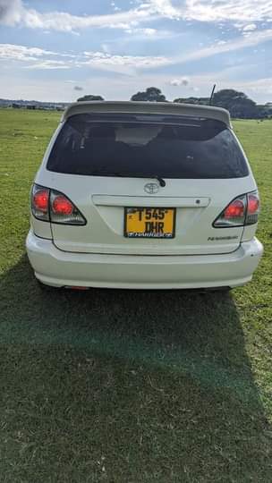 A picture of TOYOTA HARRIER OLD MODEL FOR SELL 13 8M SO PLSEEEE