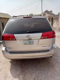 A picture of Car sienna
