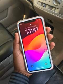 A picture of Iphone Xs max