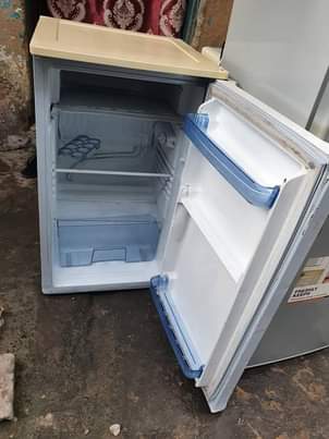 A picture of Nauza fridge nzuri beko offer lK 190k