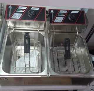 A picture of Double and single electric deep fryer