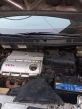 A picture of Toyota Sienna XLE 2005 model first body nothing to fix