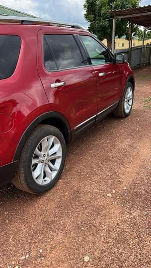 A picture of Clean used Ford explorer