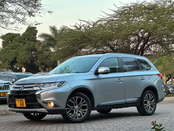 A picture of MITSUBISHI OUTLANDER