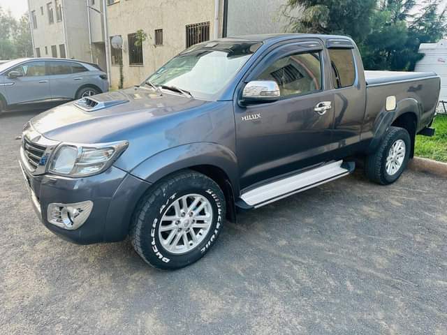 used toyota hilux
