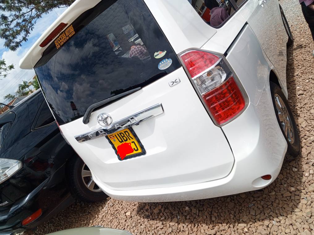 A picture of Toyota Noah model 2010