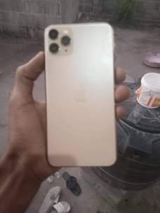 A picture of Iphon 11 pro gb 64 ipo vizur haina kipengel chochote