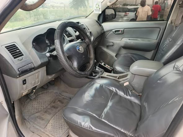A picture of Clean used 2010 manual Toyota hilux in a very condition