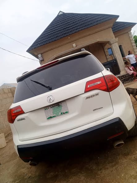 A picture of Acura MDX 2009 with everything working perfectly well Car is