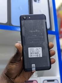 A picture of Oppo A83