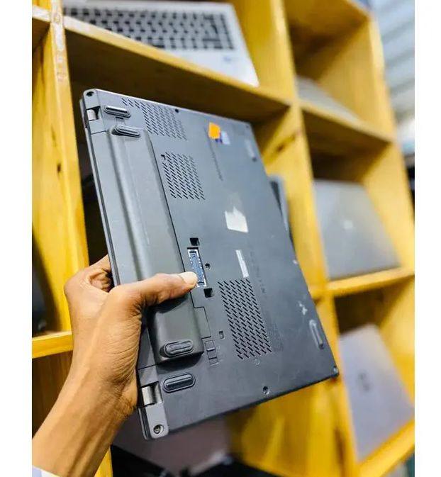A picture of LENOVO X 260 SSD GB256 RAM 8GB 6TH GENERATION