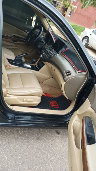 A picture of V6 Honda Accord 09