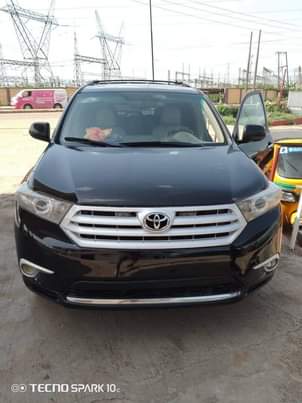A picture of 2013 Toyota Highlander Jeep Everything working perfect 9 000 000