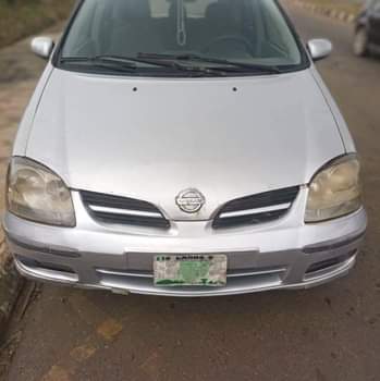 A picture of Nissan Tino