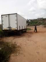 A picture of Benz Truck 8 Bolts By 19 Ft Container