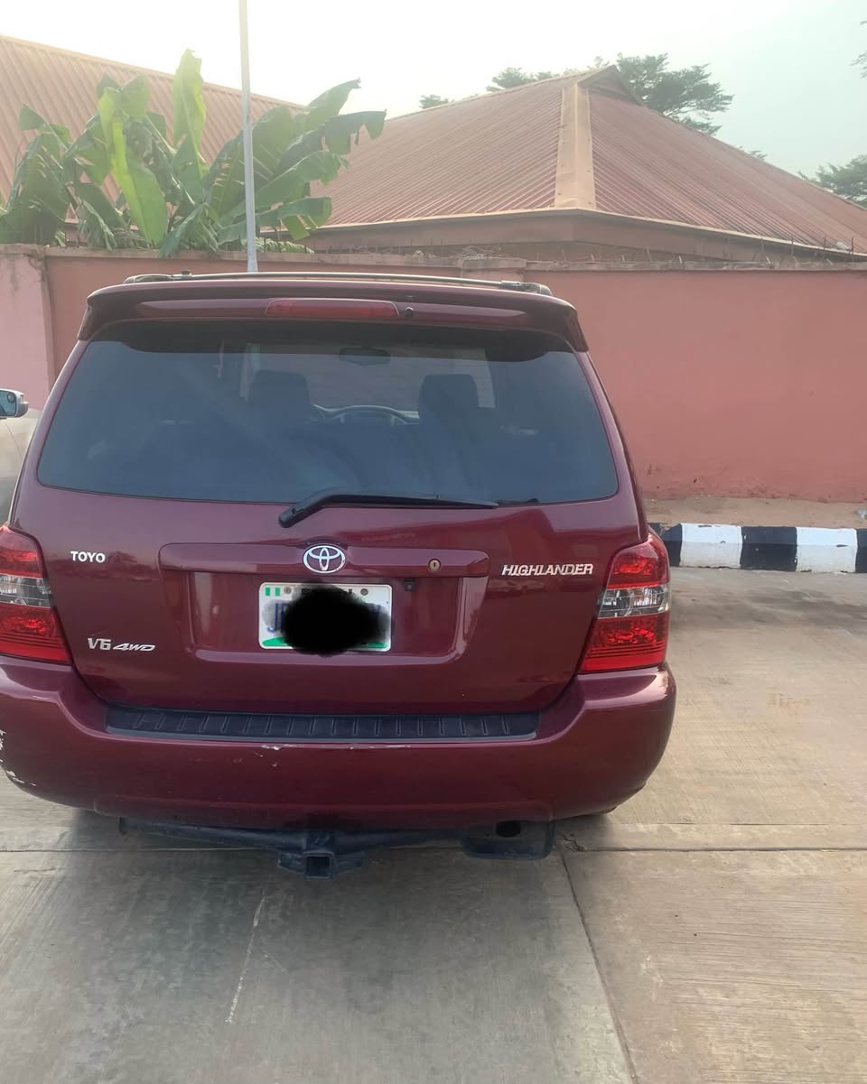 A picture of Clean Nigerian used Toyota Highlander 06 Limited Edition full option