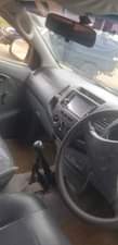 A picture of Toyota Hilux kali sana nipo nayo muda wowote