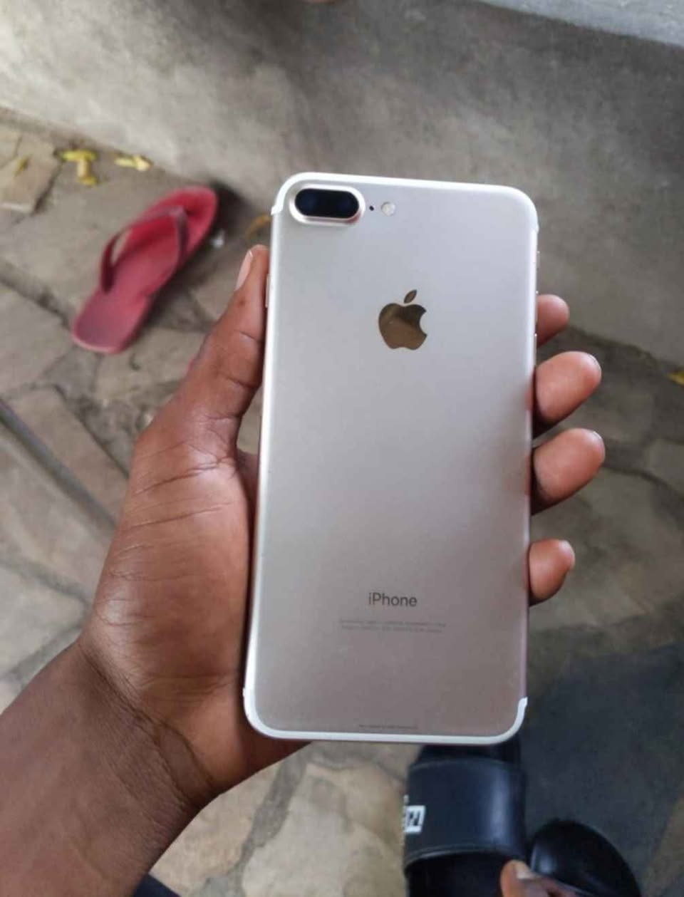A picture of Tsh 230 000 iphone 7 plus GB 128 bh100