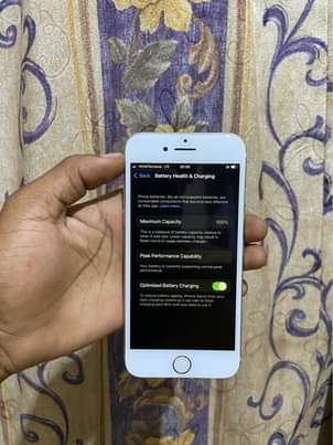 A picture of IPhone 8G