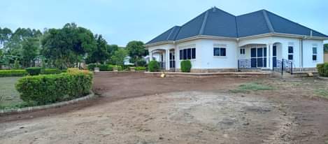 A picture of HOUSE FOR SALEPLOT SIZE 7 ACRES It has 5 bedrooms