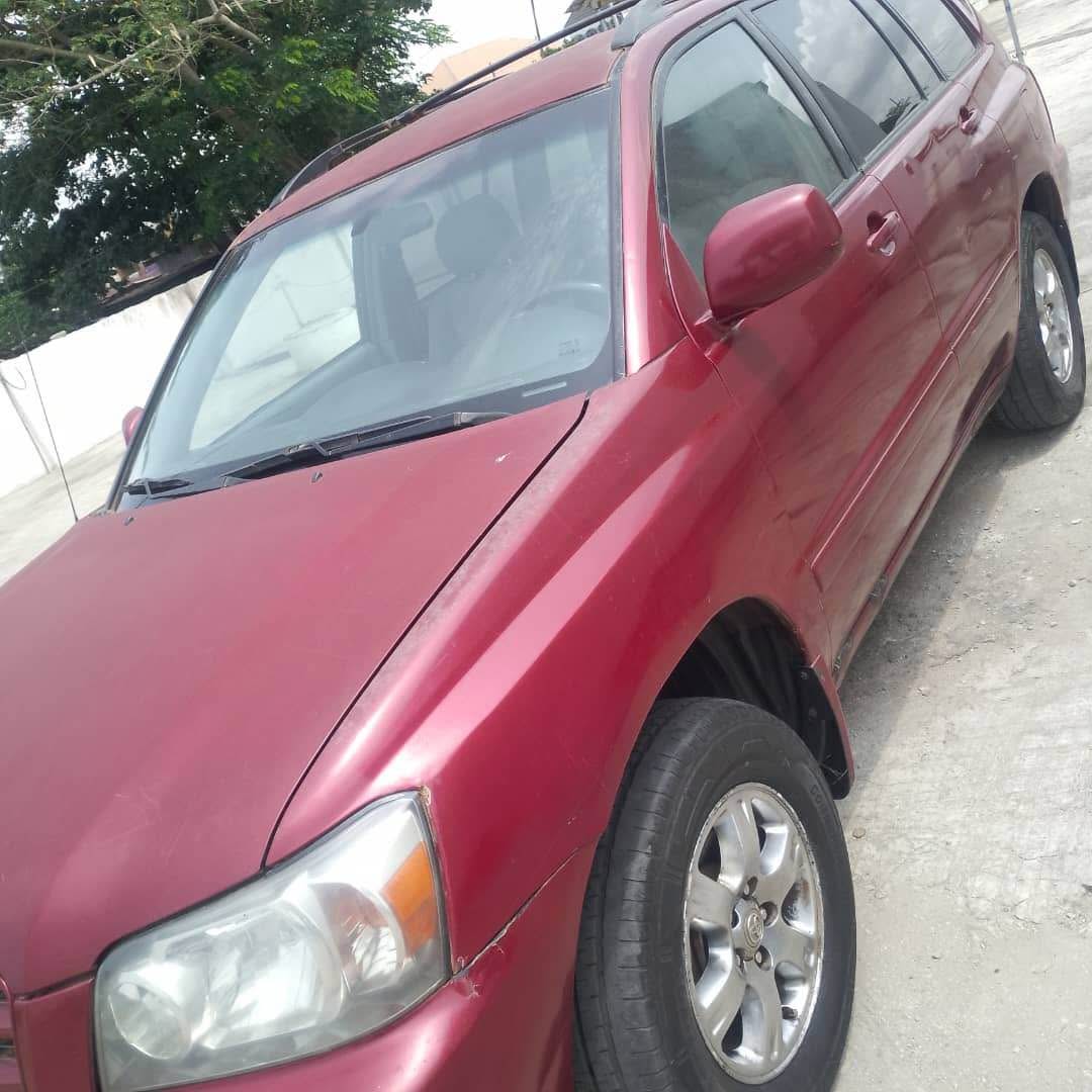 A picture of Super neat Toyota Highlander available for weekend deal
