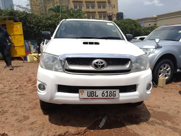 A picture of Toyota Hilux Model 2011 Manual 0787181703 0704482571 Call Whatsapp