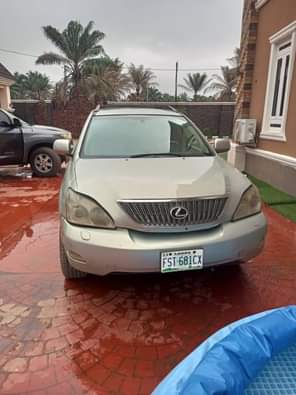 A picture of Lexus Rx 330 2006 model up for sale location Onitsha