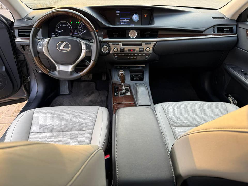 A picture of Happy new year Foreign used 2014 LEXUS ES350 premium accident