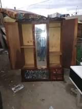 A picture of Kabati la nguo Mbao ngumuu sanaa MNINGA 195000 usafiri bure