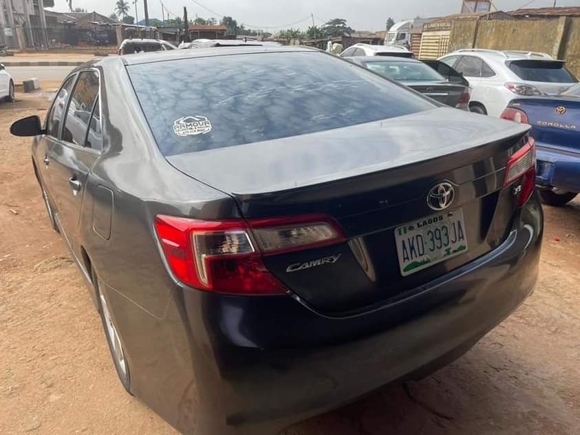 A picture of 2013 Toyota Camry SE