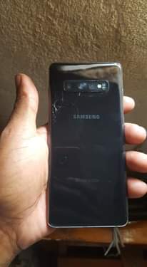 A picture of Samsung s10plus