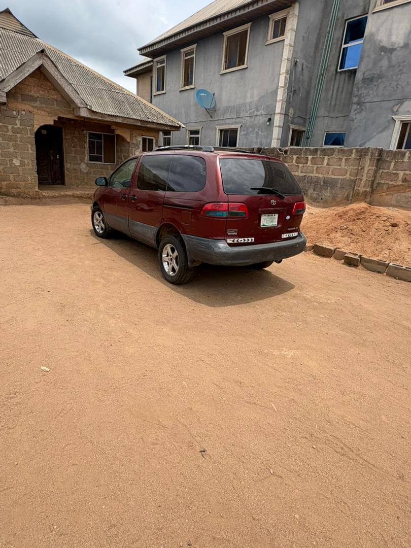 A picture of 2003 TOYOTA SIENNA FOR SALE