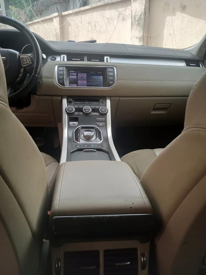 A picture of NEATLY USED 2013 RANG ROVER EVOUGE