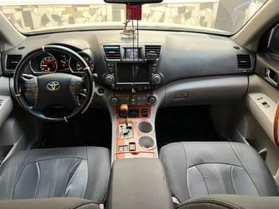 A picture of Dealers deal 2010 upgraded 2012 Highlander limited edition Engine gear