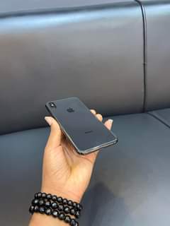A picture of iphone xs max used