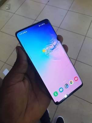 A picture of Samsung galaxy S10cracked 128gb 8gbram At 320k Swaps with topups