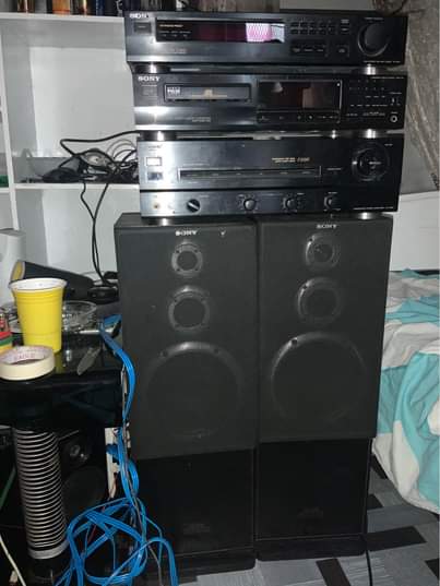 A picture of Sony music sound system Mziki mnene inaweza kuunga spika 8