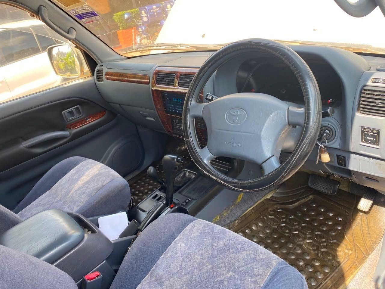 A picture of Prado tx 2002 model diesel