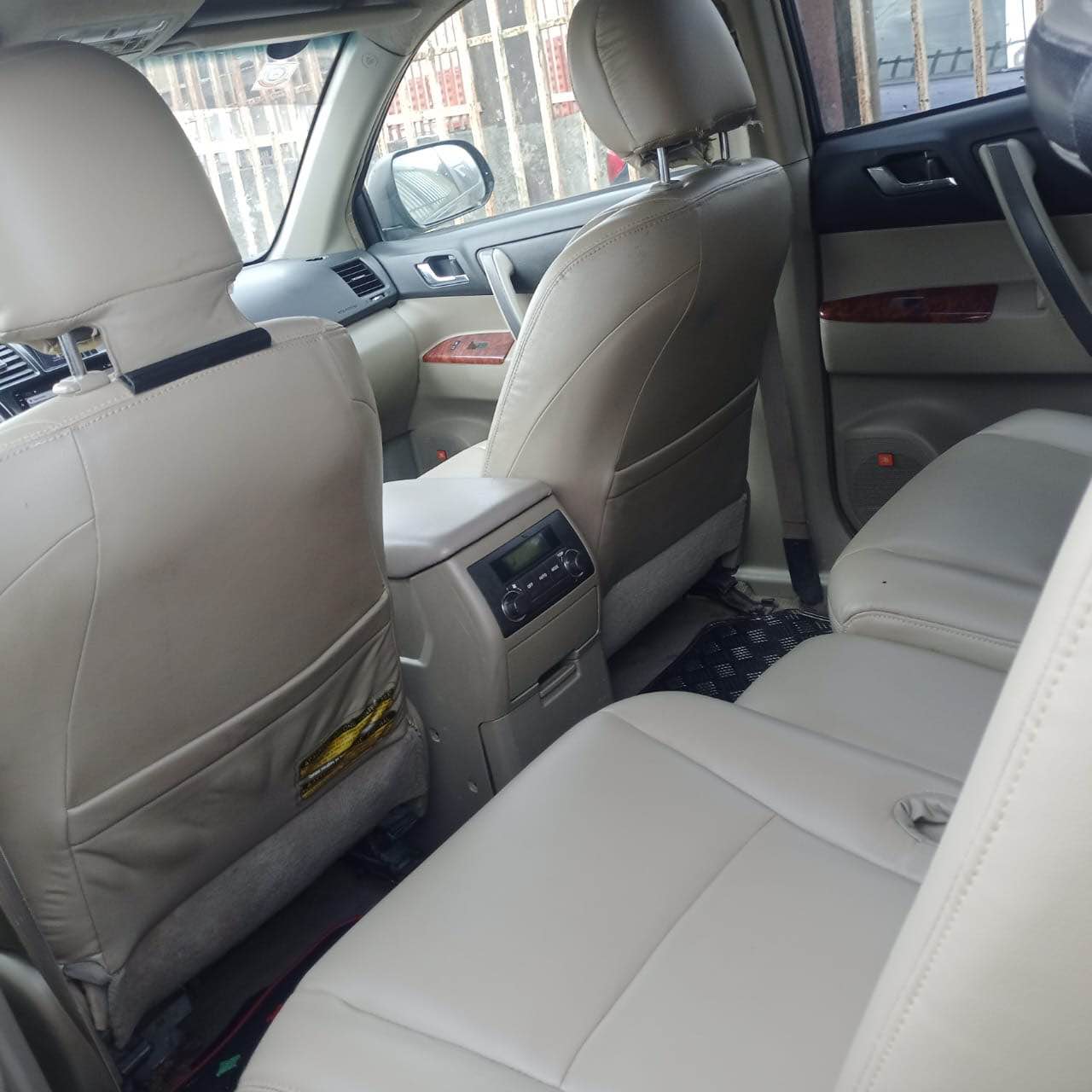 A picture of Distress sales 2010 Toyota Highlander Limited