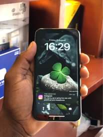 A picture of Iphone x