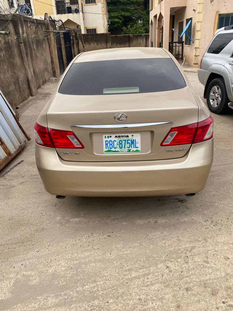 A picture of Lexus ES350